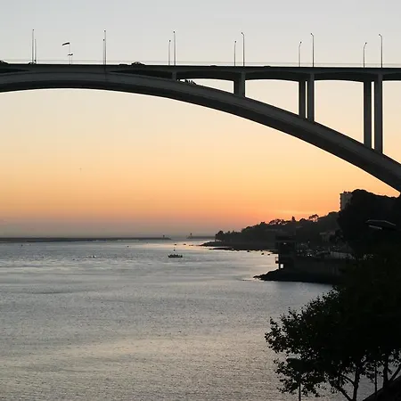 Merc Ribeira's Place 公寓 *